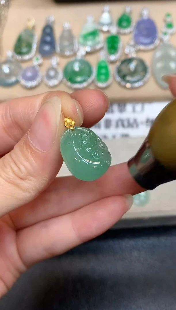 颈饰18K金镶嵌翡翠如意【无服务费