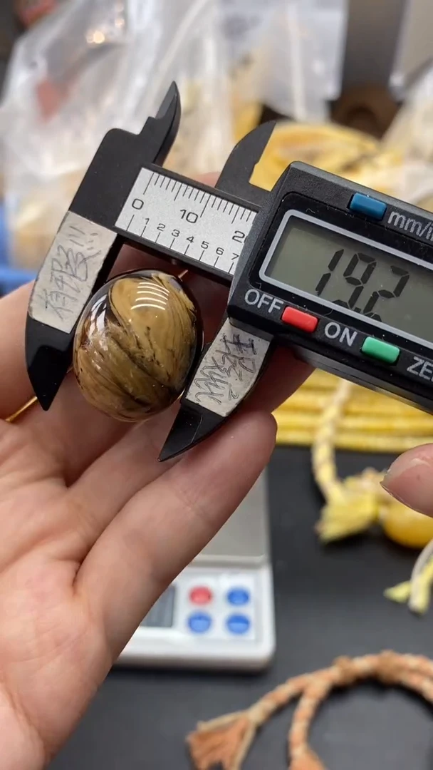 琥珀未镶嵌珠宝奇石607