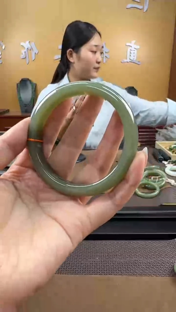 颈饰未镶嵌和田玉手镯61