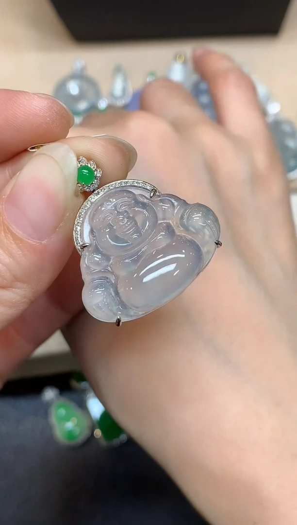 颈饰18K金镶嵌翡翠佛公【无服务费