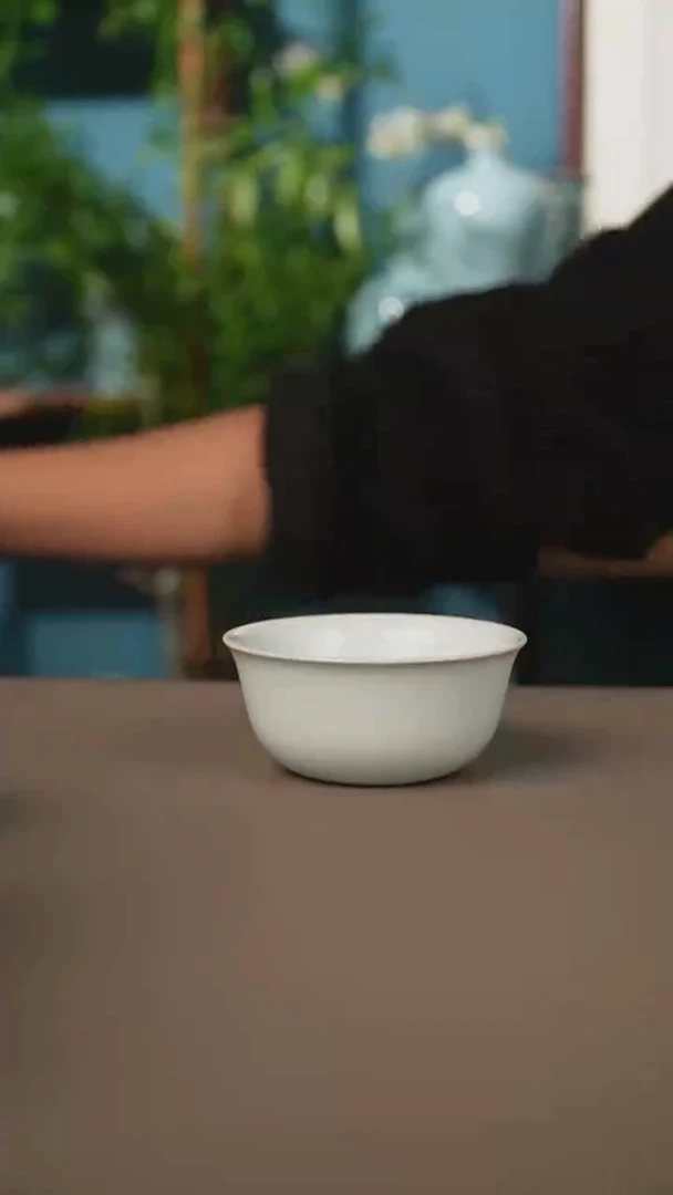 奎奎月白鸡缸杯微暇