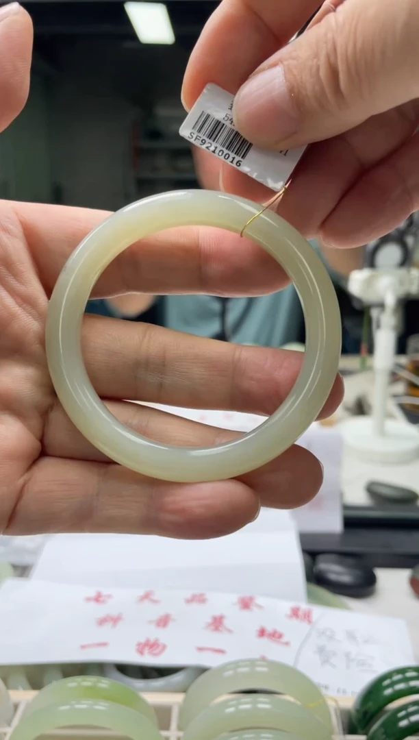 【闪购商品】和田玉手镯未镶嵌编码0016 圈口56-57