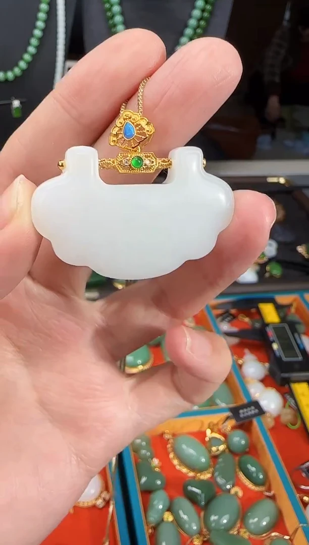 吊坠(不含链)18K金镶嵌和田玉1