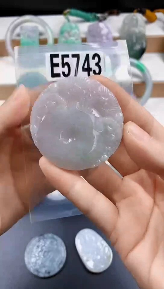 颈饰未镶嵌翡翠天然翡翠吊坠挂件