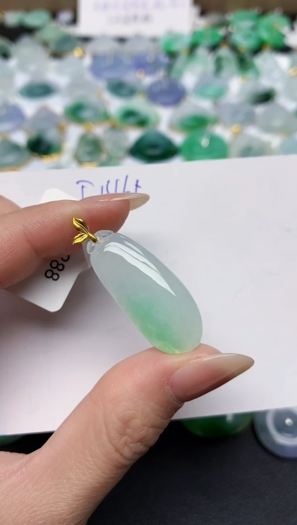 颈饰18K金镶嵌翡翠天然缅甸A货翡翠百元以上9元证书费自理