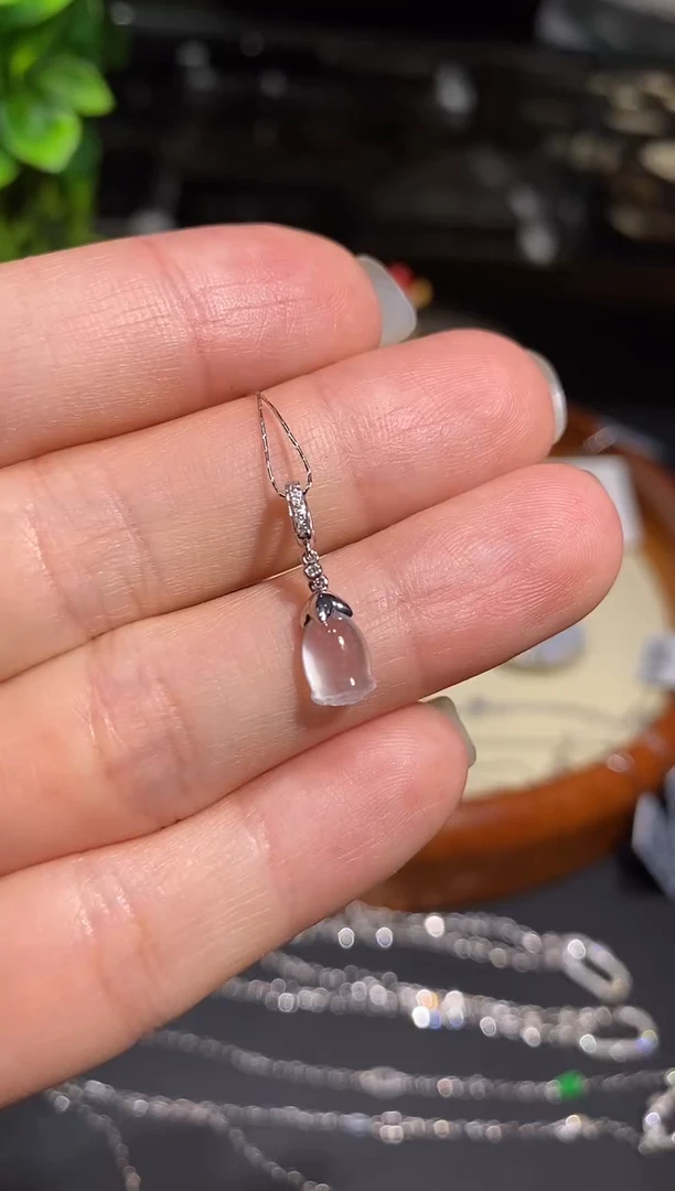 【闪购商品】翡翠吊坠(不含链)18K金镶嵌吊坠