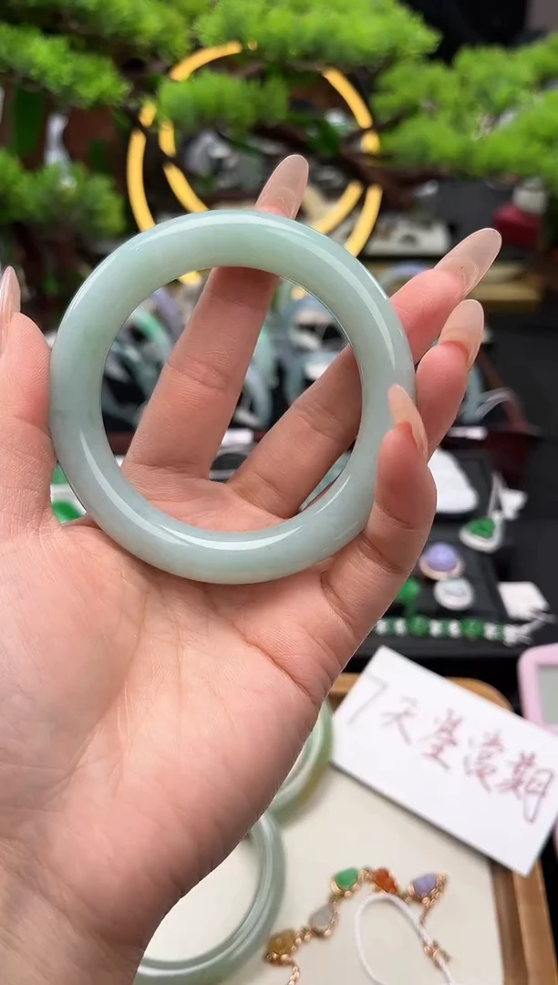 未镶嵌手镯翡翠手镯
