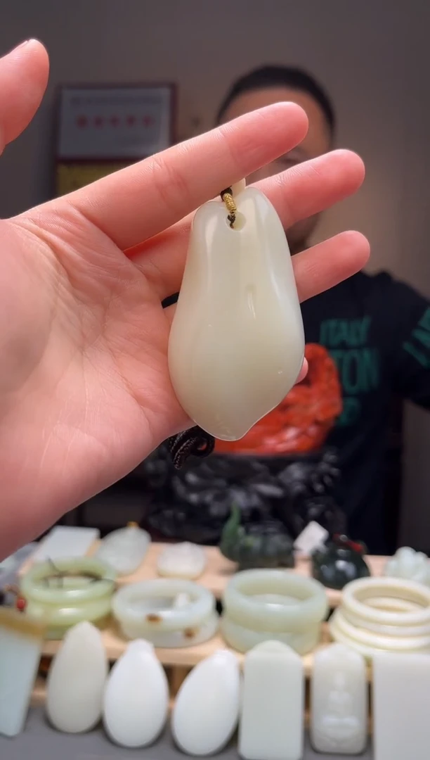 颈饰未镶嵌和田玉静*吊坠