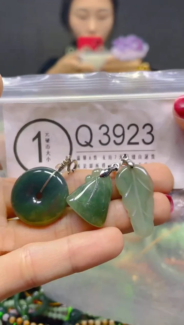 颈饰未镶嵌翡翠/Q/翡翠A货，一件也是批发价