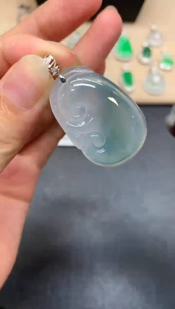 颈饰18K金镶嵌翡翠如意【无服务费