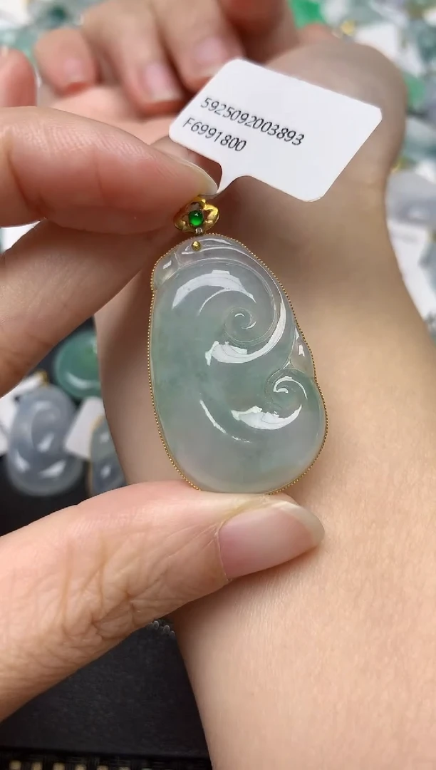 颈饰18K金镶嵌翡翠天然缅甸A货翡翠