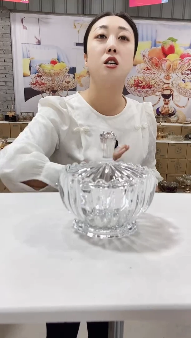 加厚透明莲花糖果罐一个