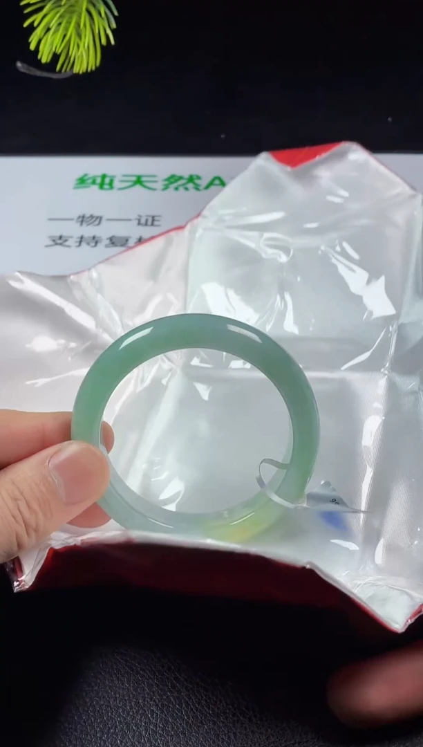 翡翠手镯未镶嵌纯天然A货翡翠手镯