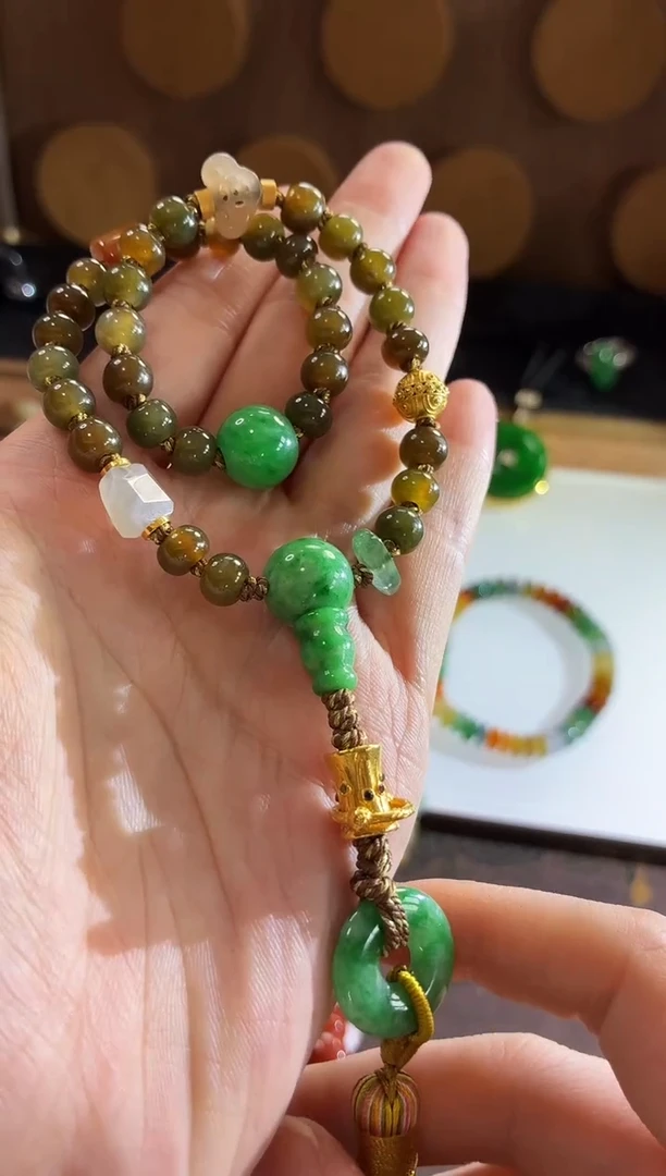 18K金镶嵌手链翡翠手持