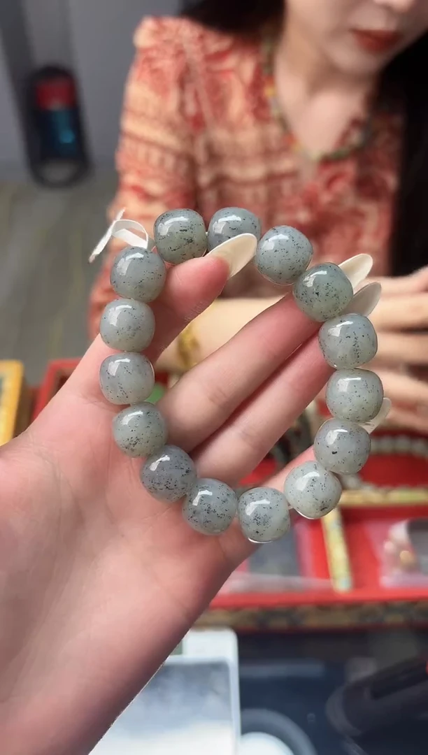手串未镶嵌和田玉董小姐推荐 多样性发货 拍一发一qh14