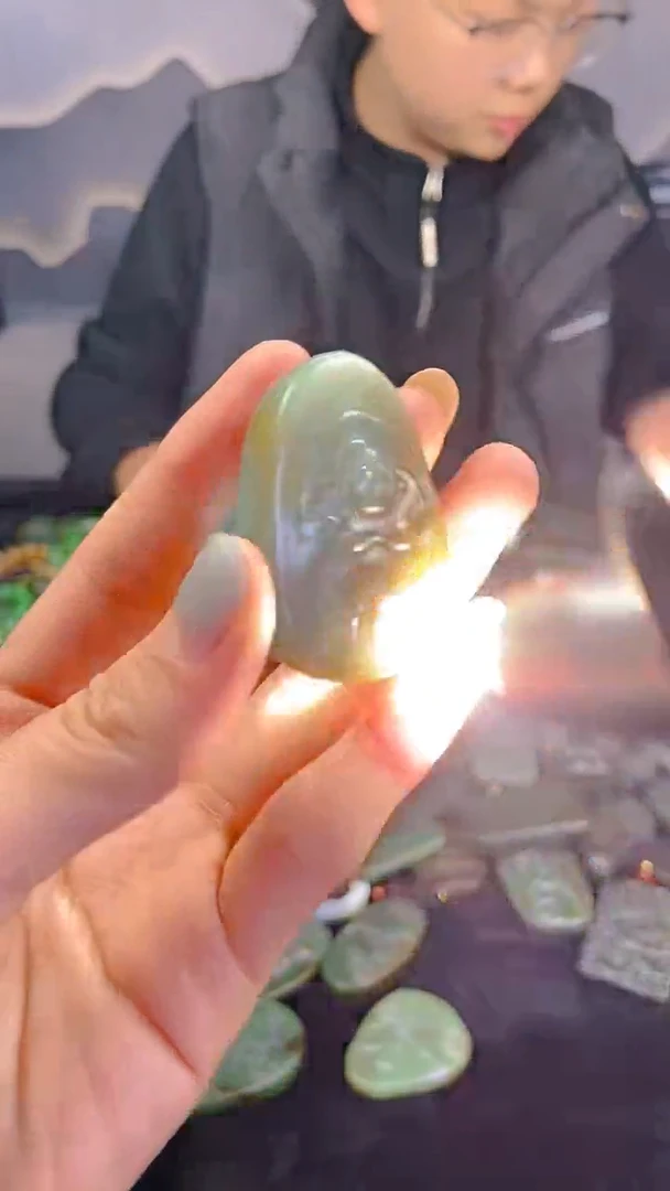 颈饰未镶嵌和田玉1