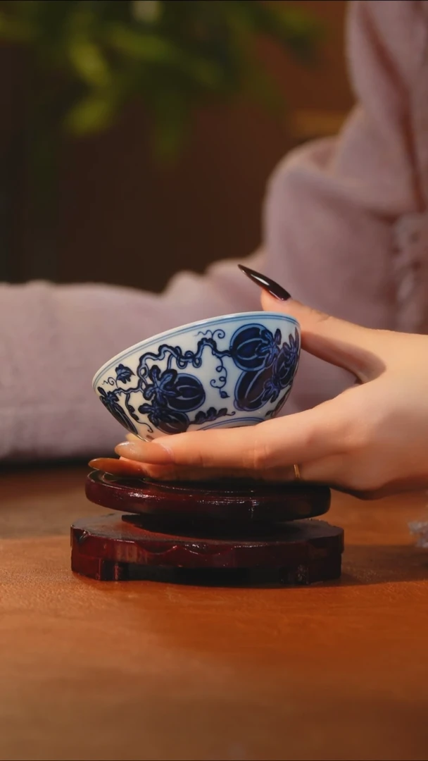 青花西瓜卧足杯