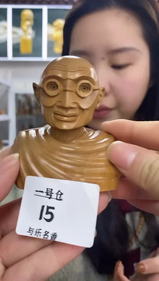 檀香木其他工艺品  73 克     1 ~