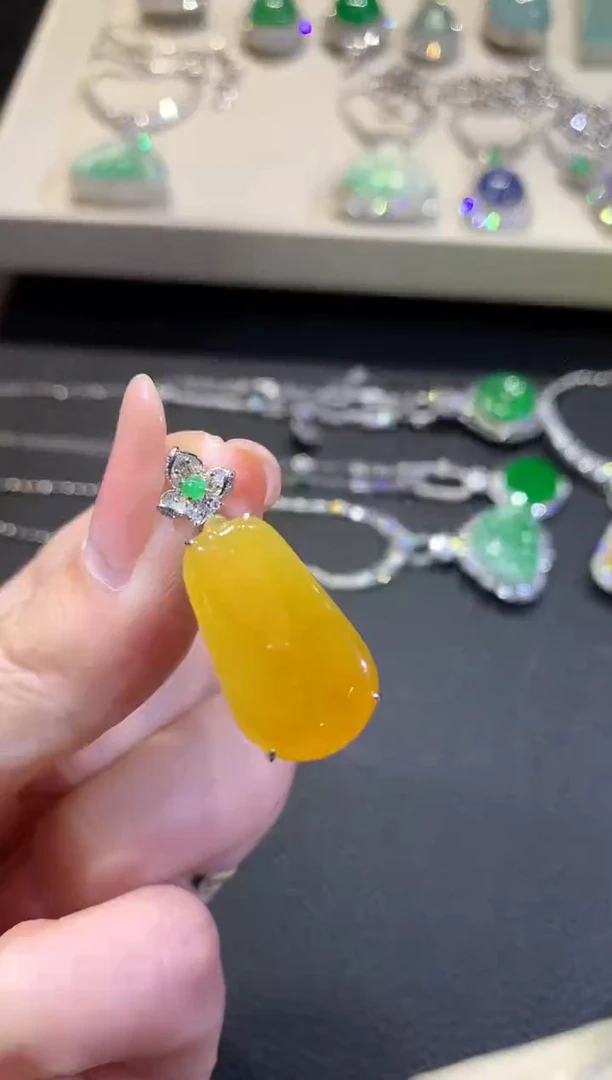 【闪购商品】翡翠吊坠(不含链)18K金镶嵌34-瓜瓜（无鉴赏