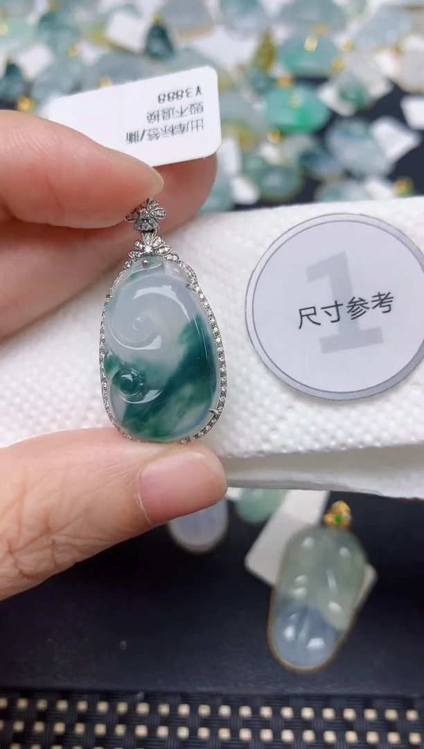 颈饰18K金镶嵌翡翠遇*天然缅甸A货翡翠
