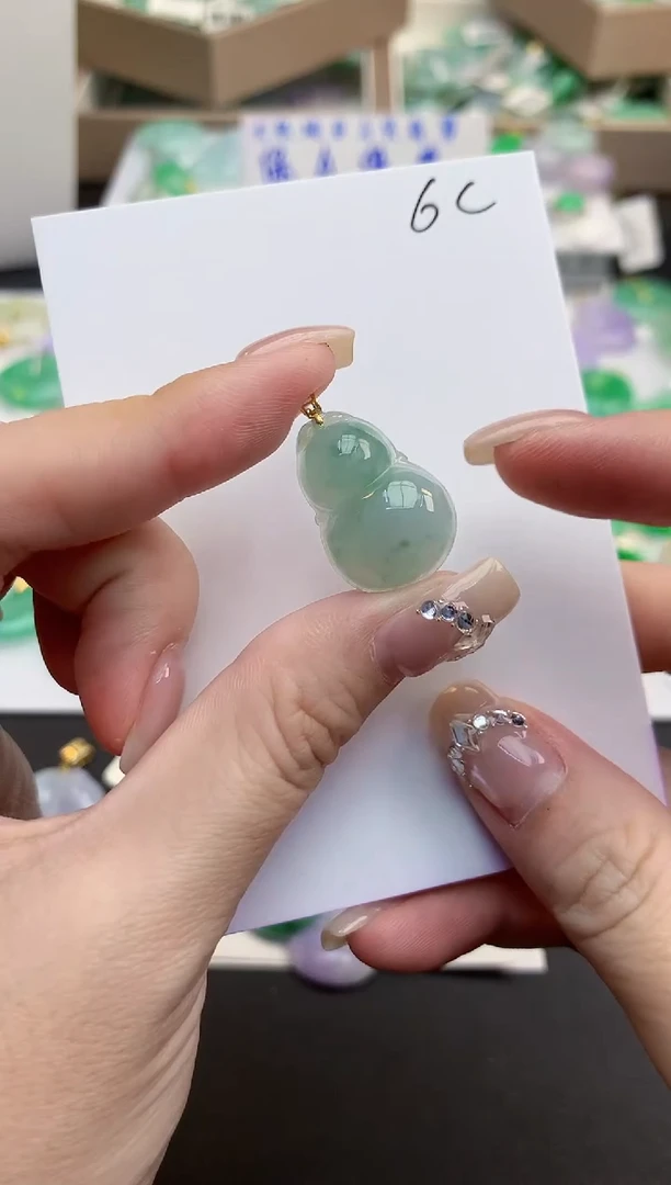 颈饰18K金镶嵌翡翠天然缅甸a货翡翠