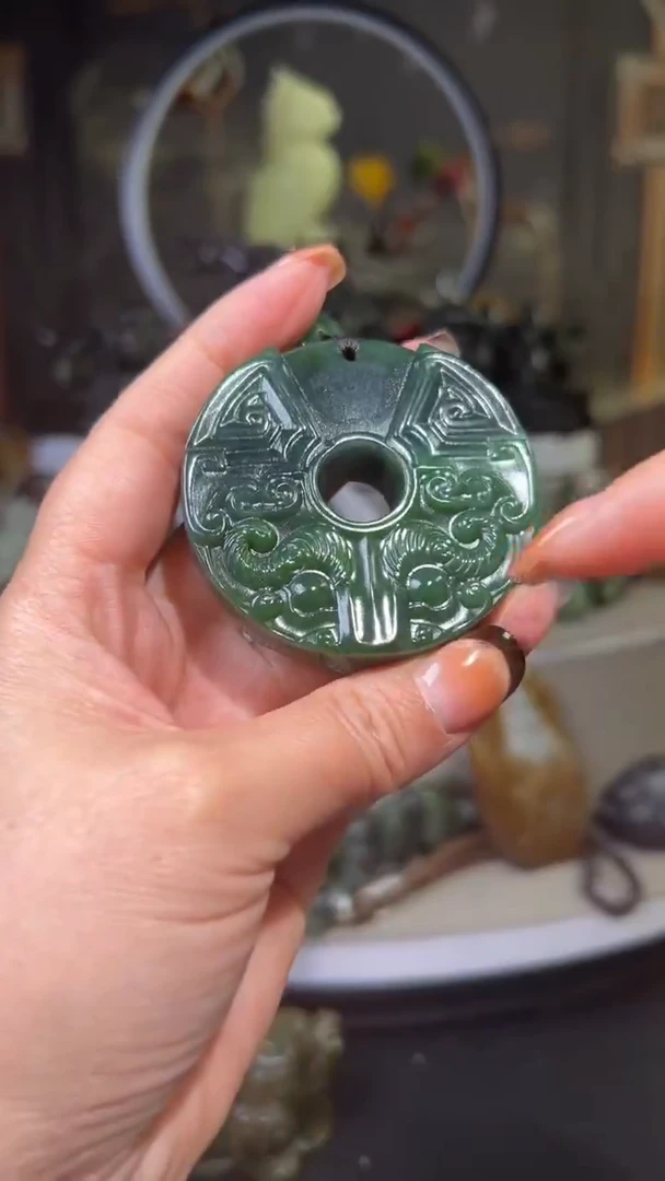 颈饰未镶嵌和田玉挂件