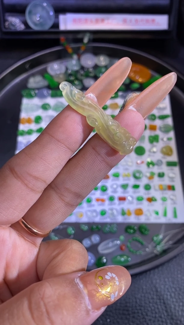 未镶嵌挂件翡翠花枝