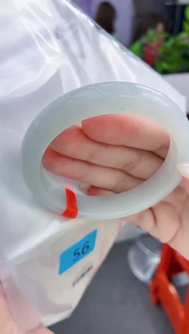 翡翠手镯未镶嵌翡翠手镯