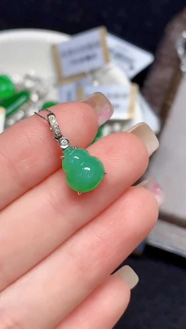 吊坠(不含链)18K金镶嵌翡翠L1646多样性发其一