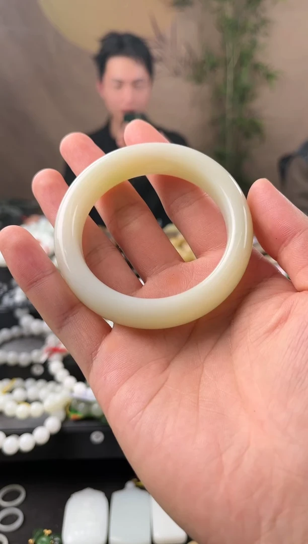 【闪购商品】和田玉手镯未镶嵌且末天泰白玉手镯卡55.6微色差