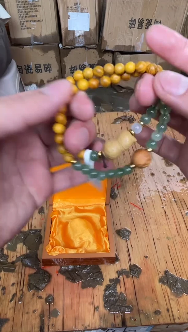 木质非金属捧月文创福利闪购商品无礼盒