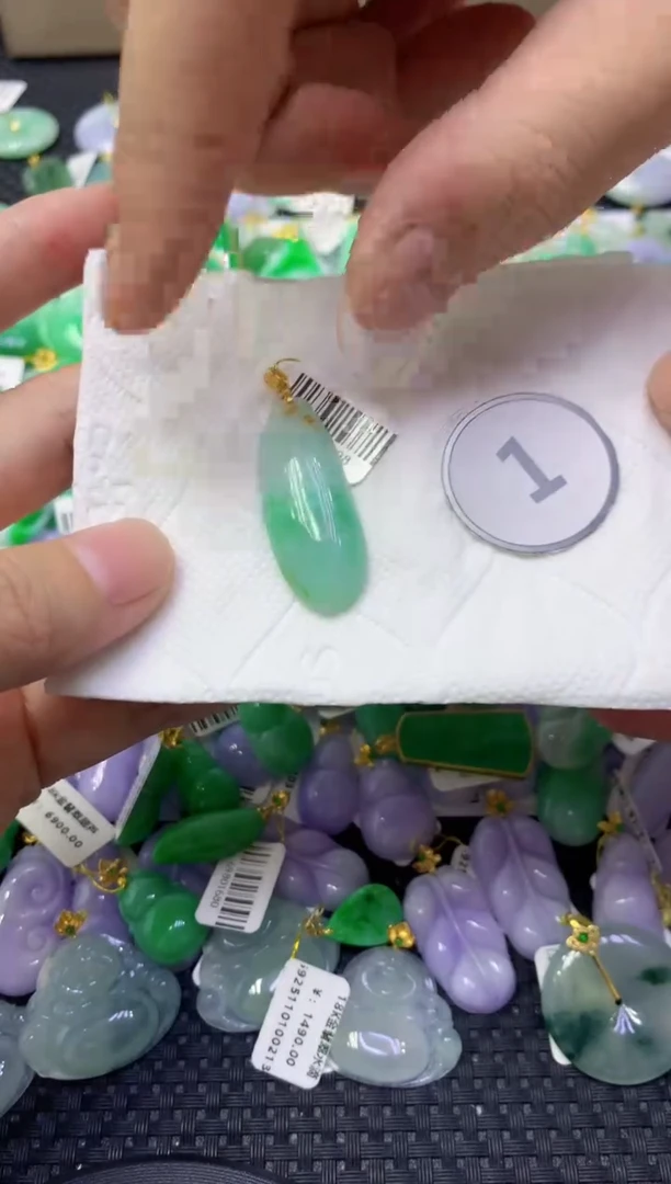 颈饰未镶嵌翡翠天然缅甸翡翠A货