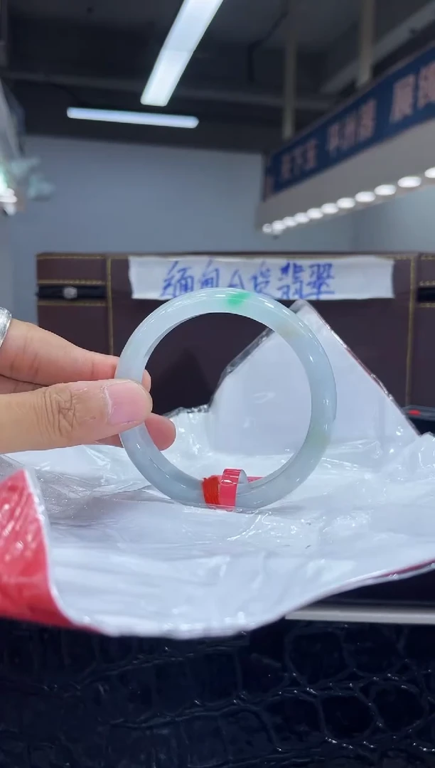 未镶嵌手镯翡翠5