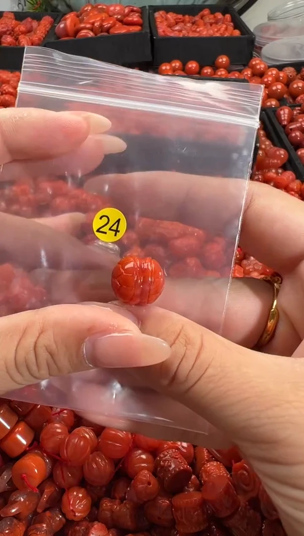 颈饰未镶嵌南红玛瑙1