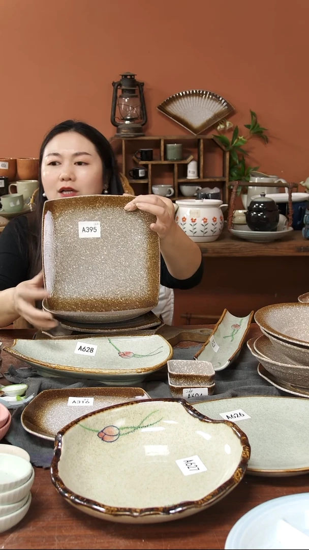 陶瓷A395 一只陶瓷粗陶方盘可能微瑕22*4