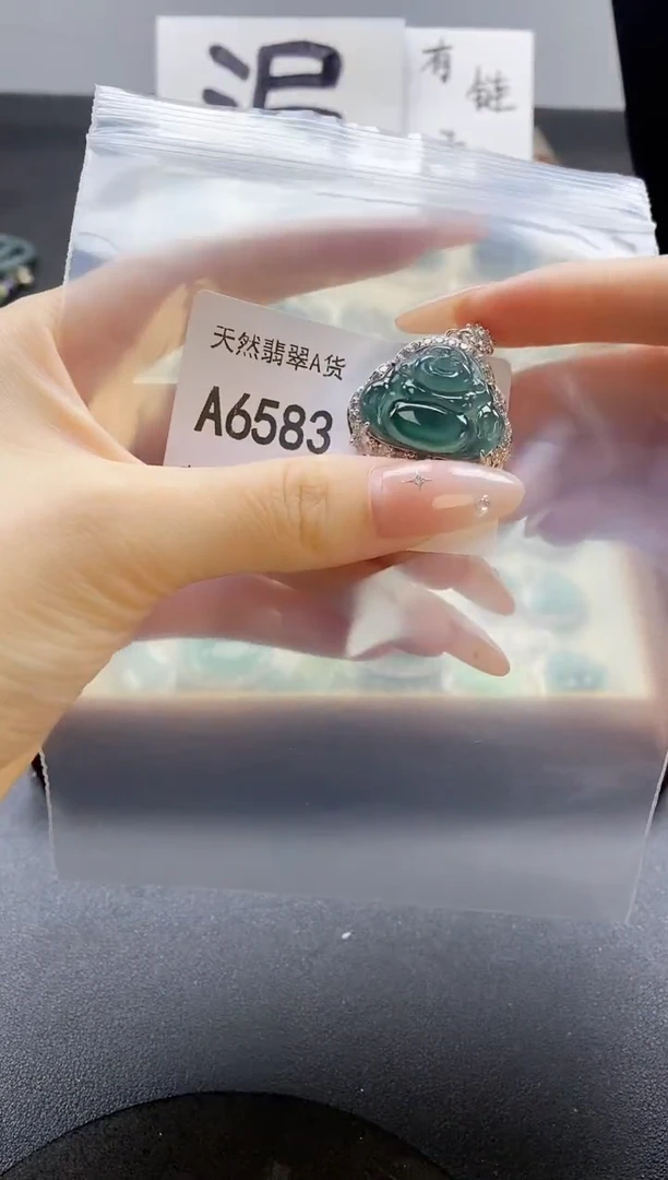 翡翠未镶嵌吊坠(赠链)天然翡翠A货