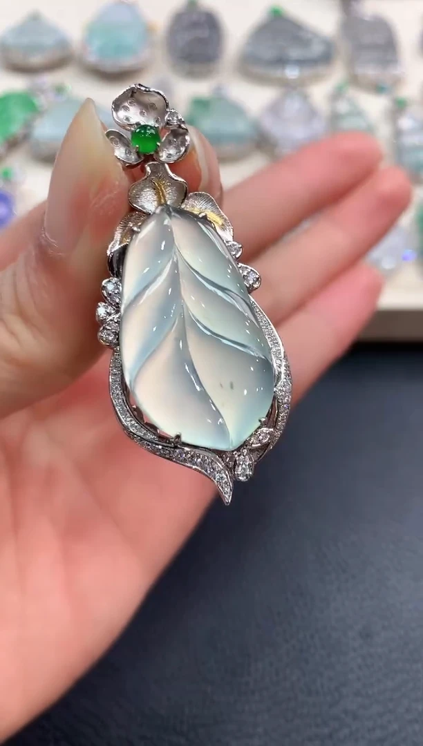 【闪购商品】翡翠吊坠(不含链)18K金镶嵌n74