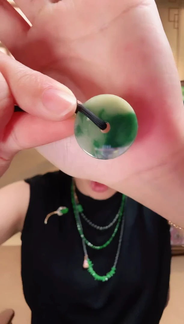 颈饰未镶嵌翡翠吊坠