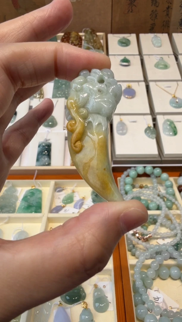 翡翠挂件未镶嵌A货翡翠多样性孤品