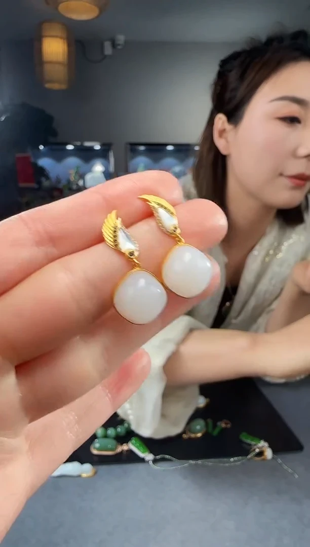 【闪购商品】和田玉耳钉18K金镶嵌1