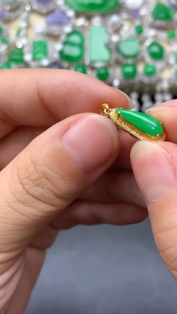 颈饰18K金镶嵌翡翠324-中国好珍宝