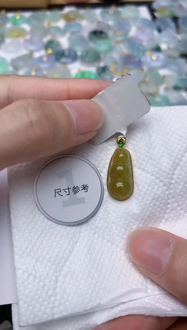 颈饰18K金镶嵌翡翠天然A货翡翠