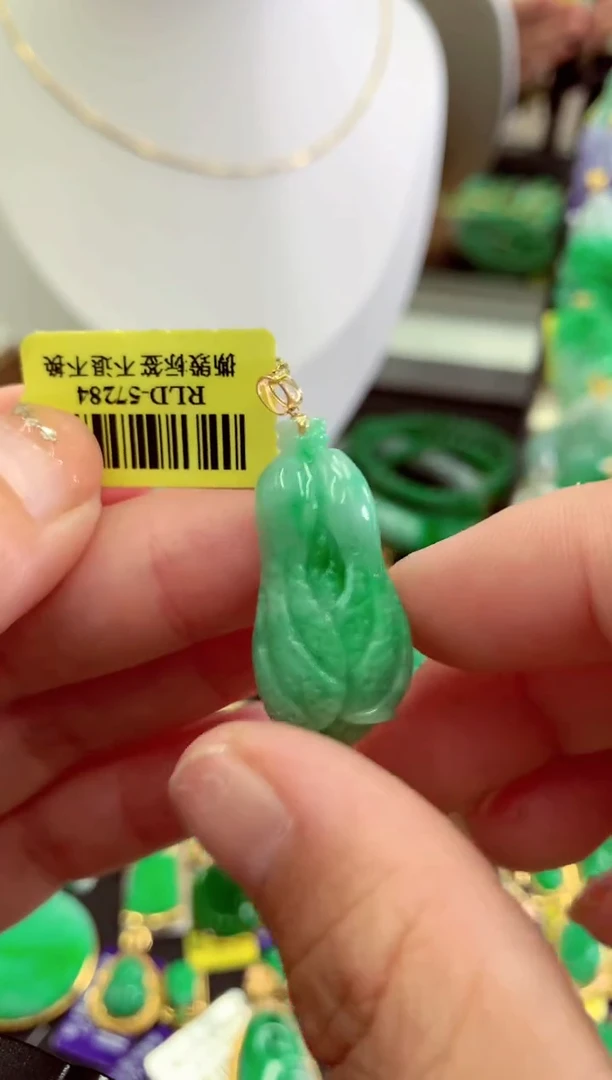 翡翠18K金镶嵌颈饰挂件