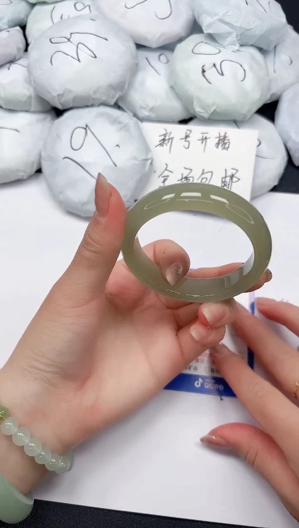 未镶嵌手镯石英质玉36/53.7