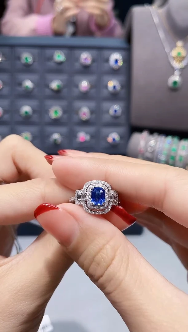 【闪购商品】蓝宝石戒指18K金镶嵌1.02克拉无烧