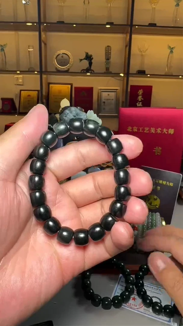 手串未镶嵌和田玉（青玉）黑青手串