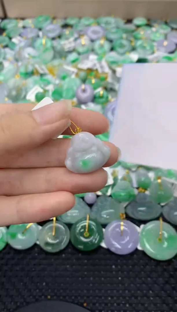 翡翠18K金镶嵌颈饰天然缅甸翡翠A货