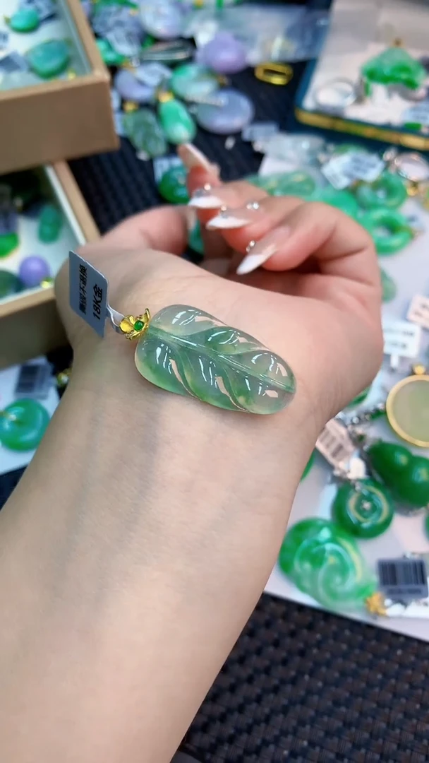翡翠18K金镶嵌吊坠(不含链)1