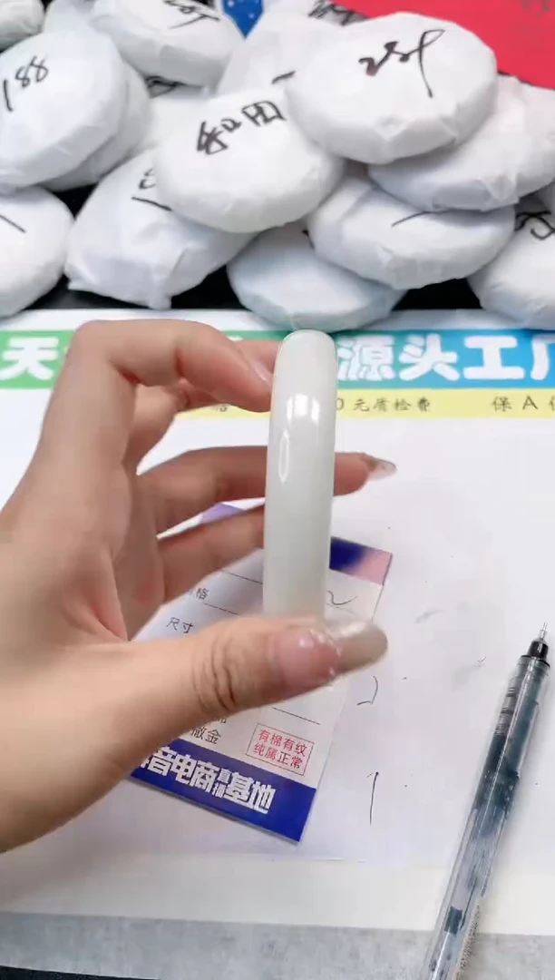 【闪购商品】和田玉手镯未镶嵌82-60