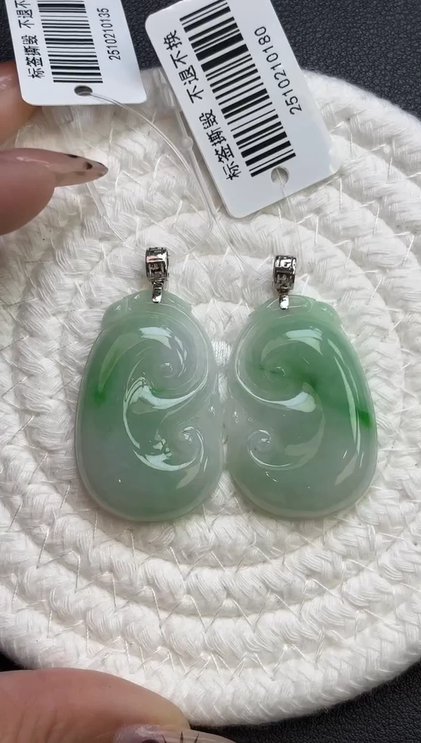 颈饰18K金镶嵌翡翠如意多样性发一